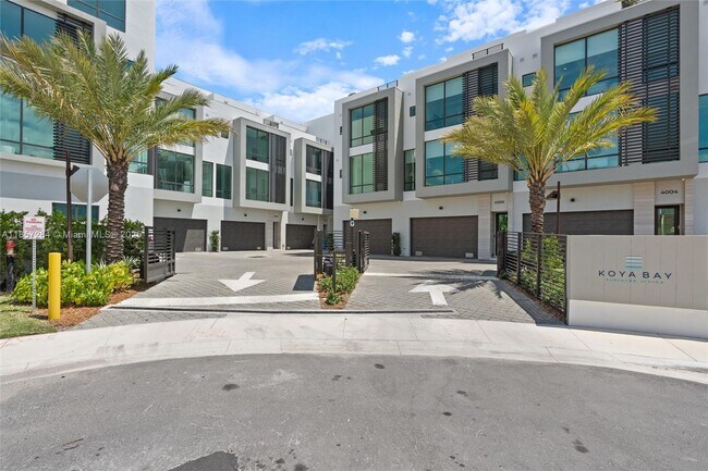 Foto del edificio - 4008 NE 167th St
