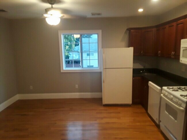 Building Photo - 26 Grant St