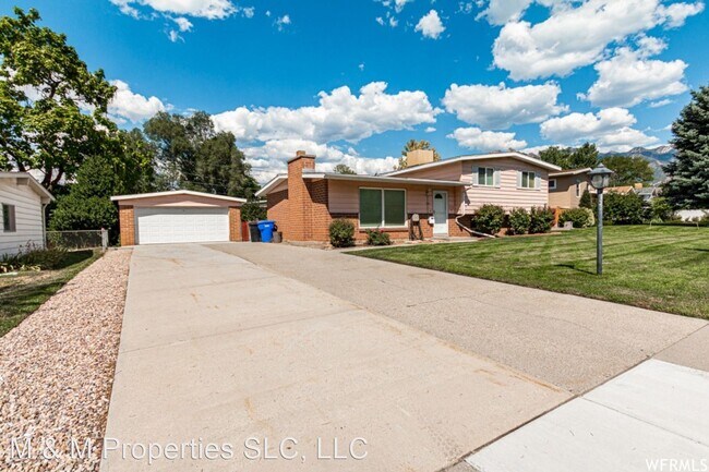 Building Photo - 3 br, 2 bath House - 1383 E Greenfield Ave