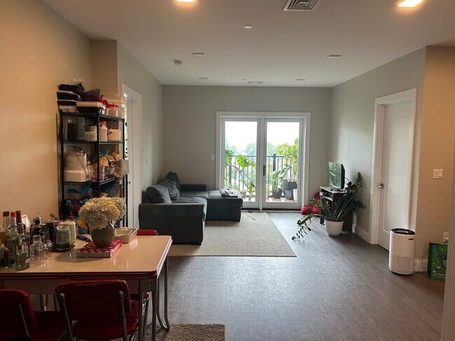 Foto del edificio - Luxury Condo Style 2 Bed plus, 2 Bath Apartment!