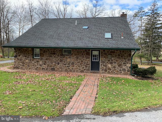 Building Photo - 712 Maple St