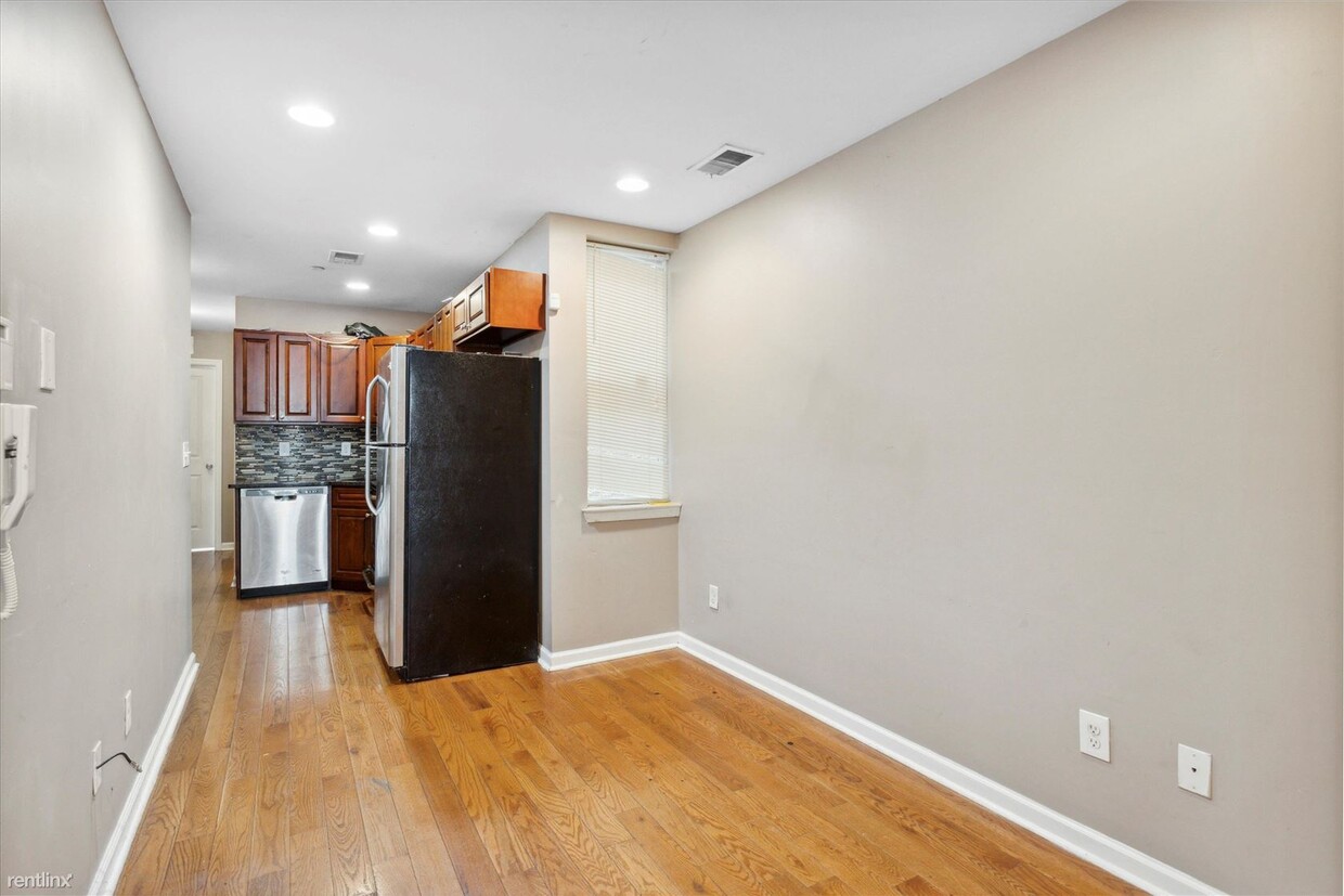 Foto principal - 4 br, 2 bath Duplex - 1823 WILLINGTON ST U...