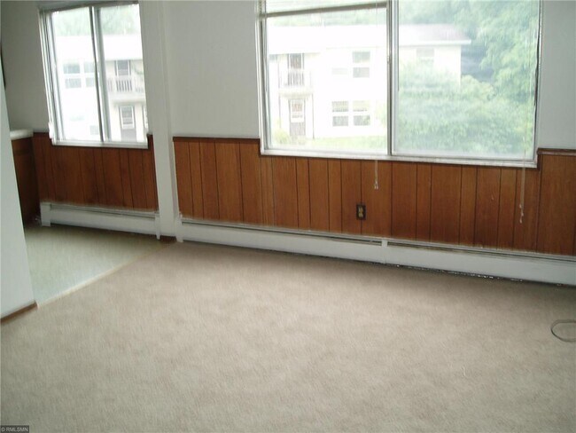 Foto del edificio - 547 Marshall Rd