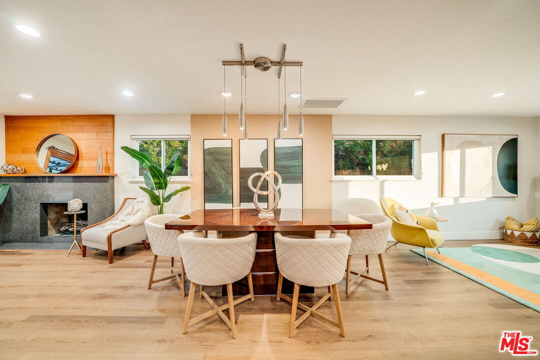 Foto principal - 16355 Halsey St
