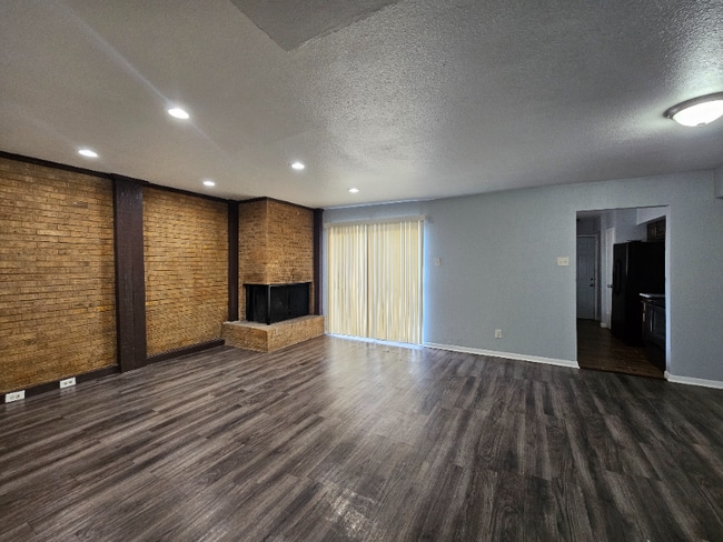 Foto del edificio - 4008 Towngate Blvd