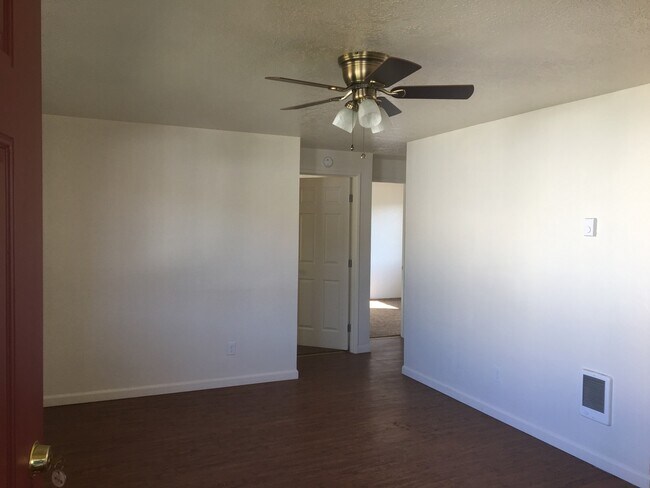 Building Photo - warw01