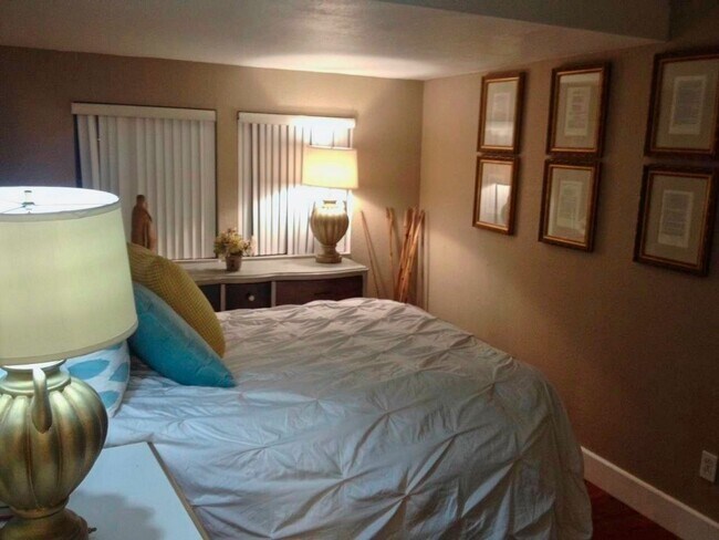 Foto del edificio - Cozy Beachside 2/1 with Private Yard—Steps from the Ocean