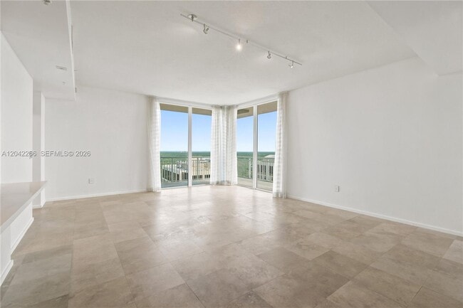 Foto del edificio - 9066 SW 73rd Ct