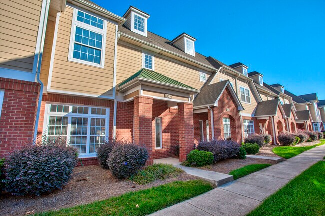 Building Photo - 1047 Central Park Cir