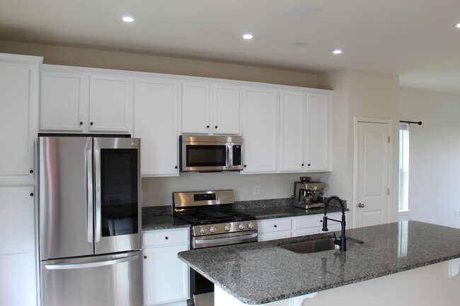Building Photo - 875 Lissicasey Loop