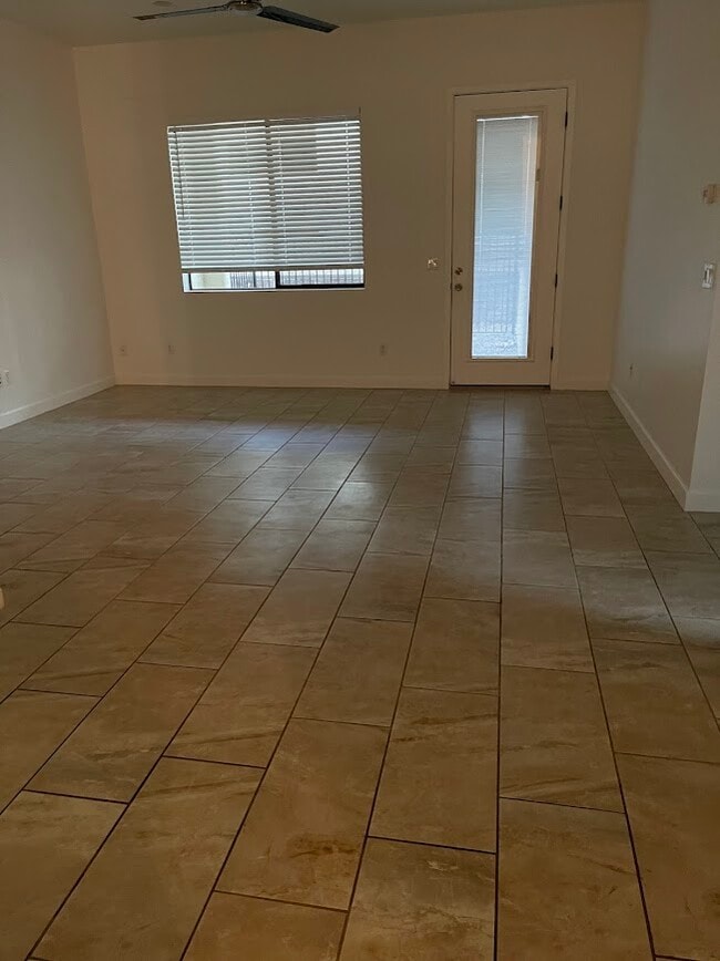 Foto del edificio - 1145 Rolling Hills Plaza S