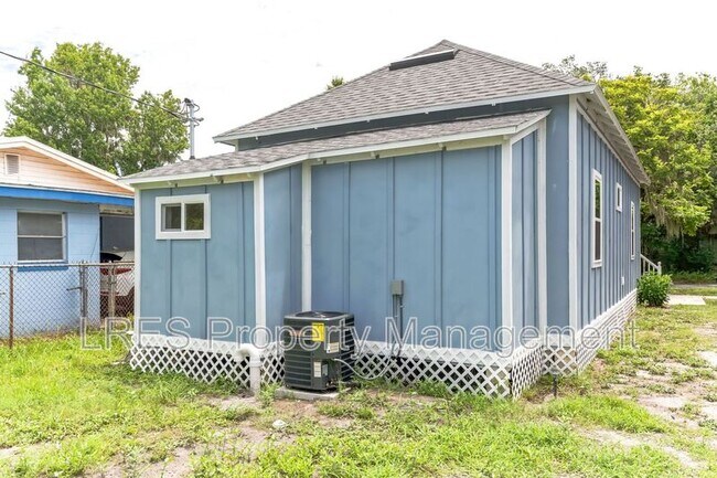 Building Photo - 710 Cypress Ave