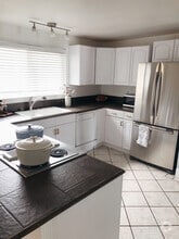 Building Photo - 820 Bourdeaux Dr