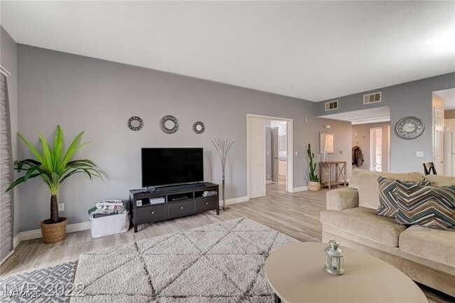 Foto del edificio - 352 Amber Pine St