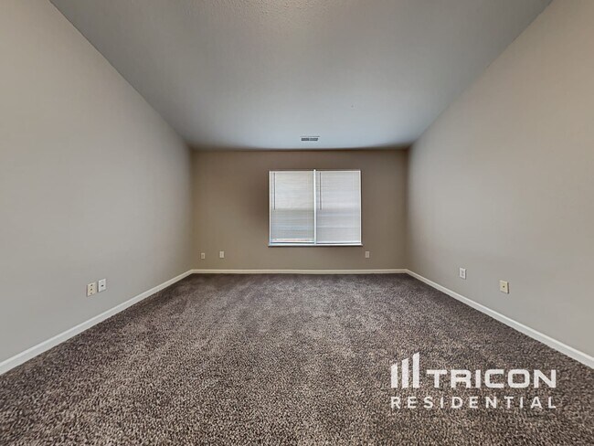 Foto del edificio - 800 Waterway Dr