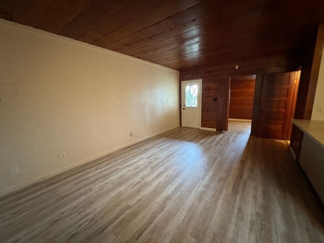 Building Photo - 1 bed/1 ba triplex- S Yuba City