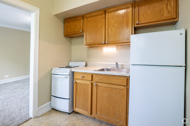 Studio1BA-425SF Kitchen - Scholars Corner Apartments