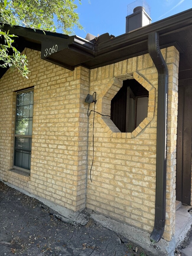 Building Photo - 3060 Gregory Ln
