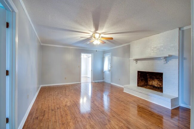 Building Photo - 748 Dejarnette Ln