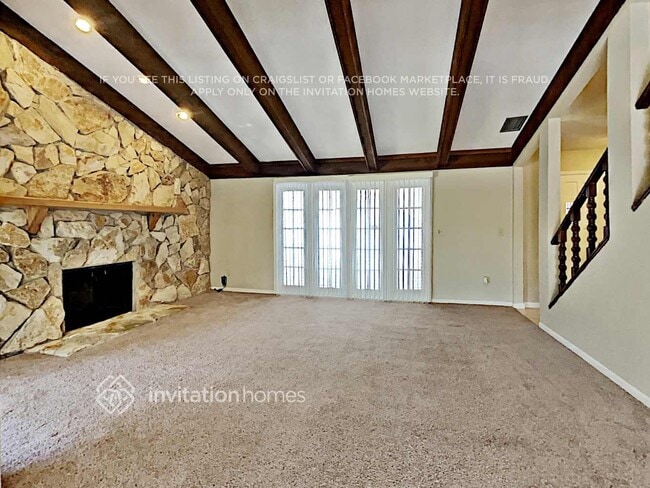 Building Photo - 15801 Knollview Dr