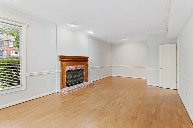 Building Photo - 1703 Pine St