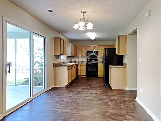 Building Photo - 133 Broken Branch Dr