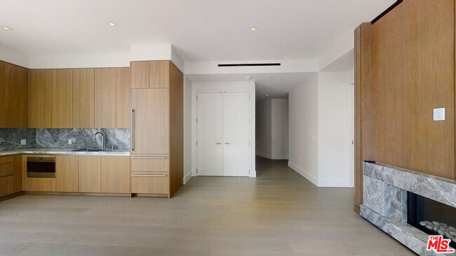 Foto del edificio - 211 Elm Ct