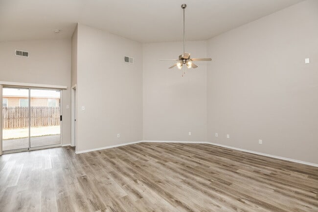 Building Photo - 3216 Florian Ln