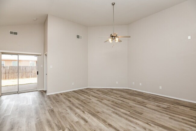 Foto del edificio - 3216 Florian Ln
