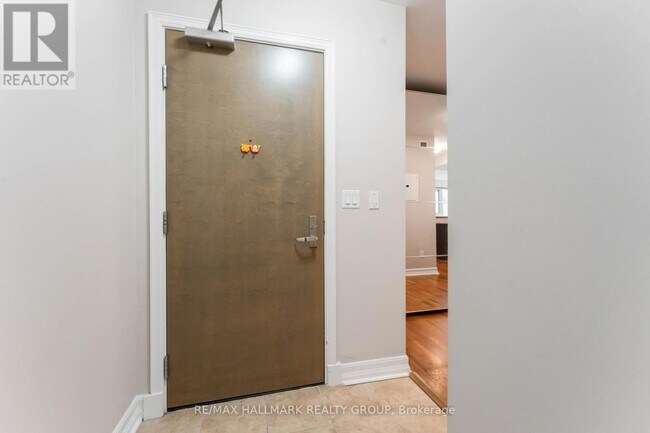 Building Photo - 200 Besserer St