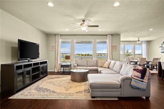 Foto del edificio - 17621 Silent Harbor Loop