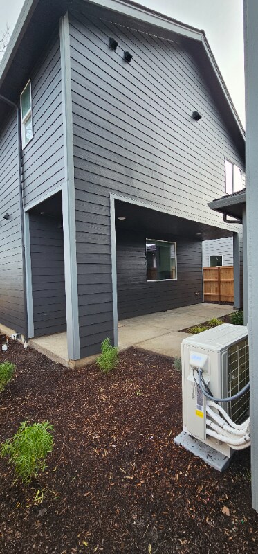 Building Photo - 877 Park Ave NE