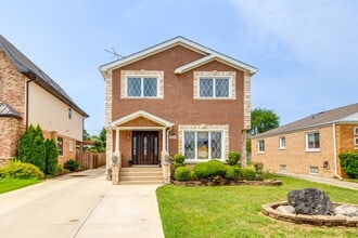 Building Photo - 7630 N Oleander Ave