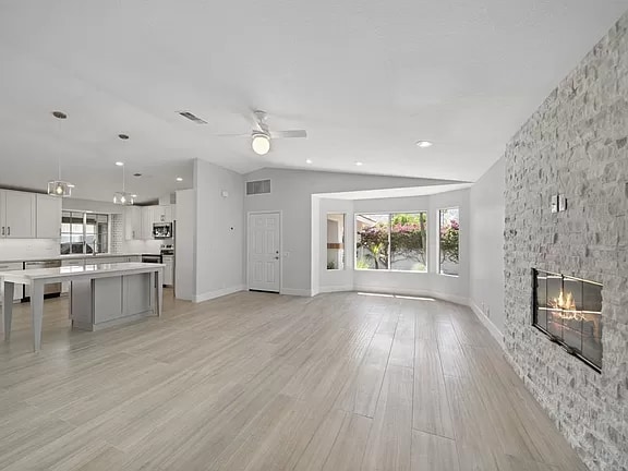 Foto del edificio - 54140 Avenida Mendoza