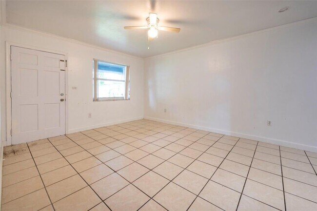 Foto del edificio - 6170 Southwest 43rd Street, # 1-2