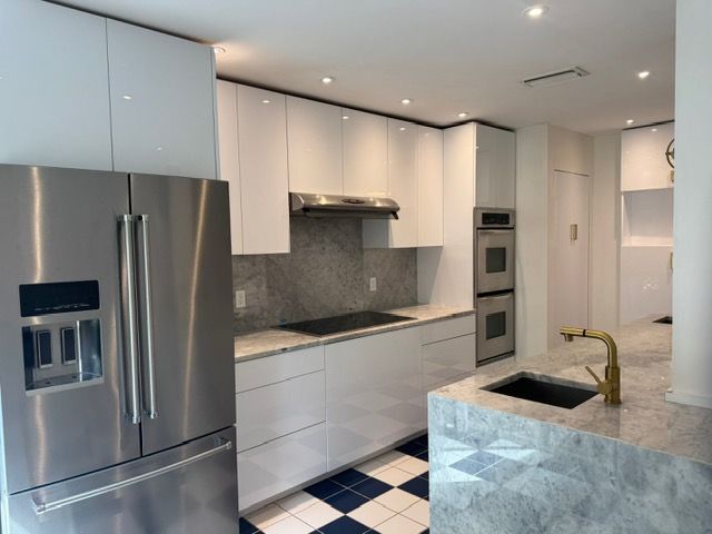 Foto del edificio - 8045 Eastlake Dr