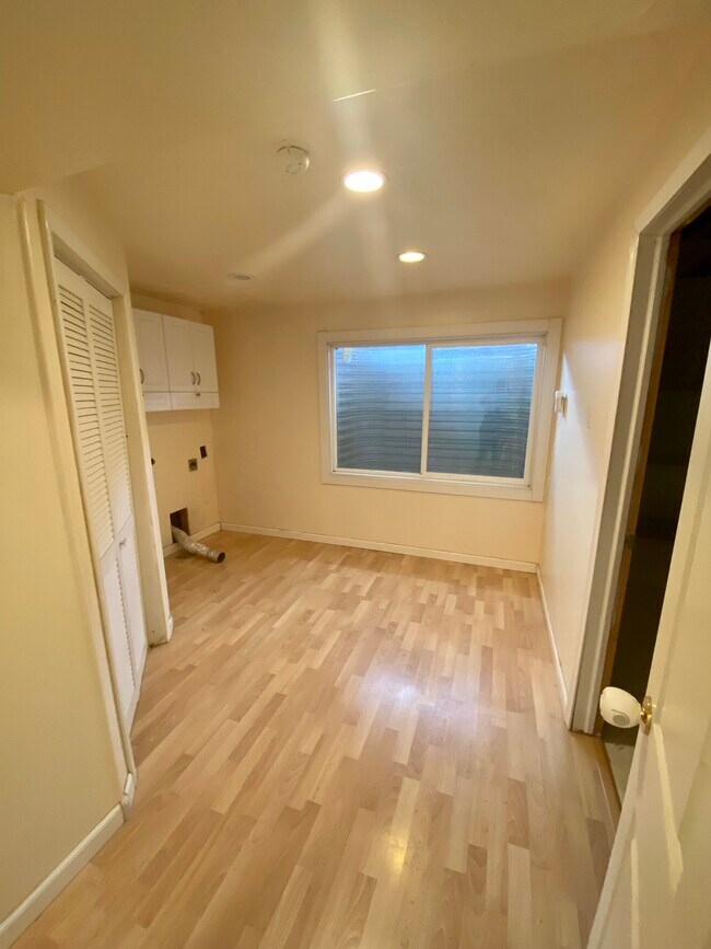 Building Photo - 7084 S Aerie Hill Dr