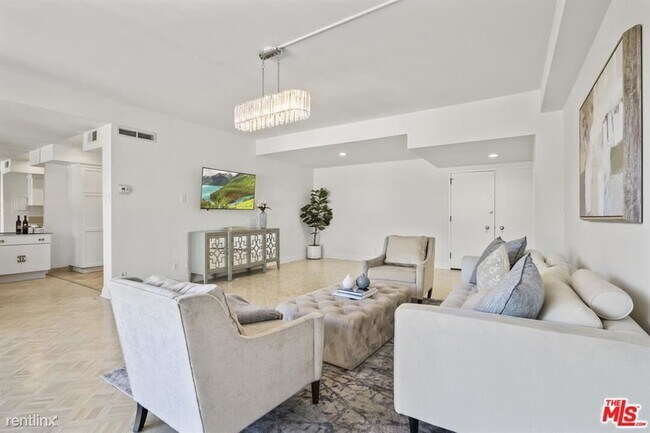 Building Photo - 2 br, 2 bath Condo - 818 N Doheny Dr Apt 205
