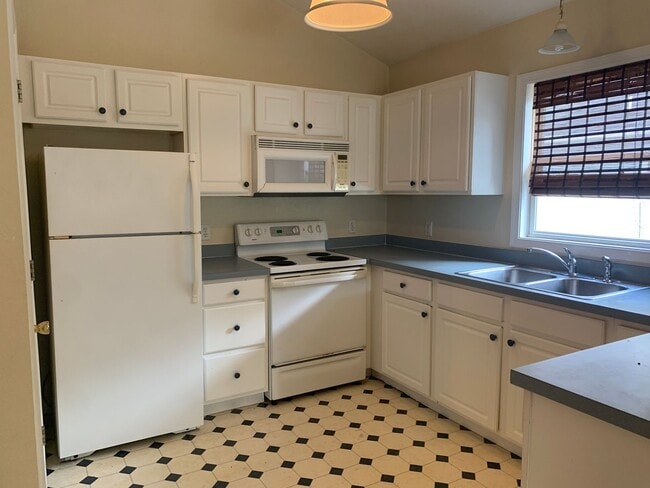 Building Photo - 226 W Palmetto St