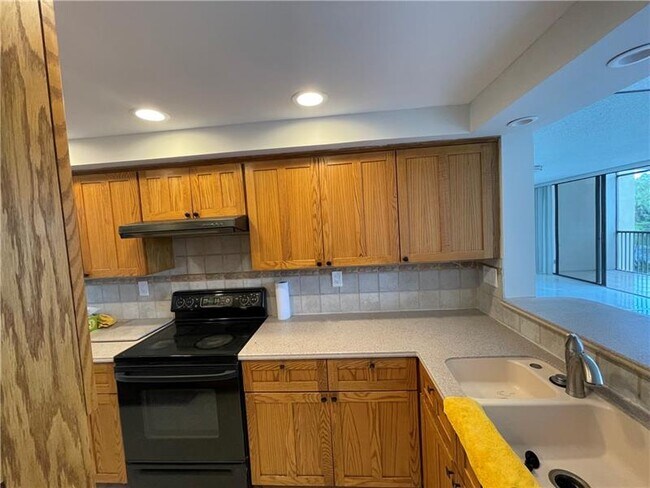 Building Photo - 2910 SW 87th Terrace