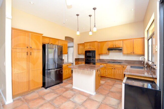 Building Photo - 4215 E Hamblin Dr
