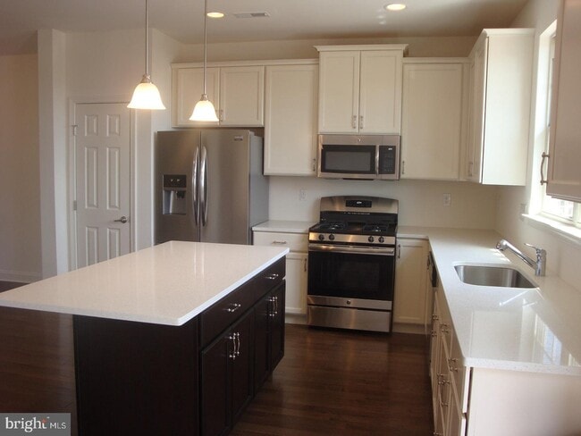 Building Photo - 105 Platt Pl