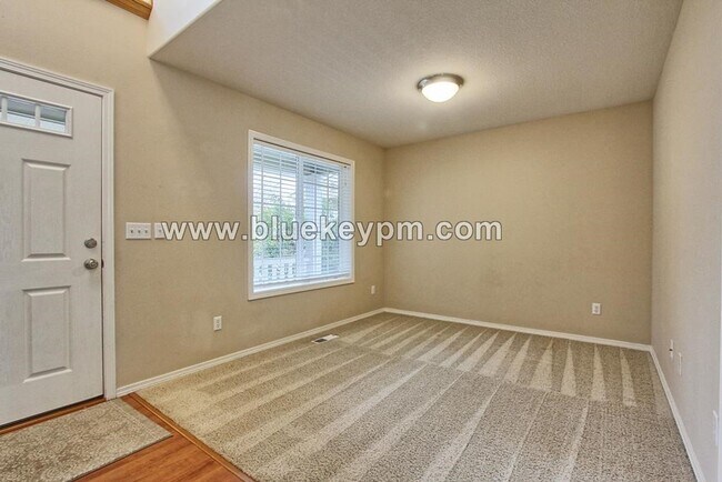 Foto del edificio - 4 Bed, 2.5 Bath Home Off  SE Eaton Blvd  and  Weaver Creek in Battle Ground