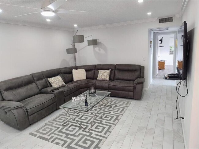 Foto del edificio - 332 Fanshaw H