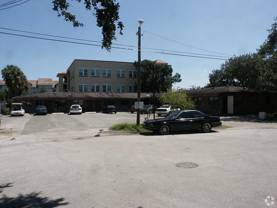 Foto principal - 506 N Tampania Ave