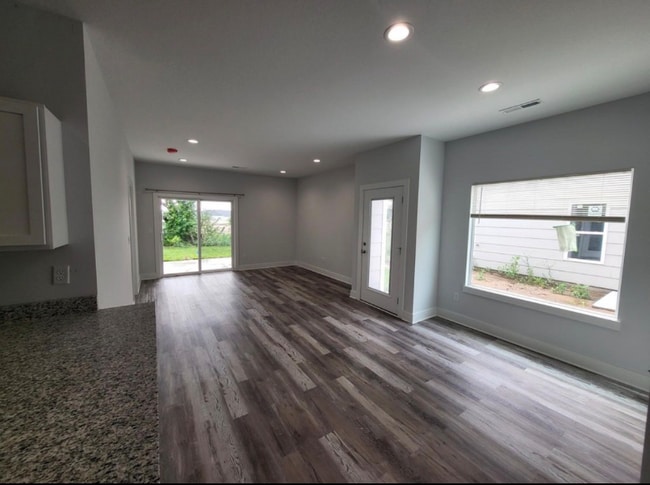 Building Photo - 5450 N Colburn Ct