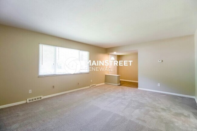 Foto del edificio - 3 Bedroom Pet-Friendly Home in Columbus, OH with Main Street Renewal
