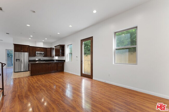 Foto del edificio - 6069 Horner St