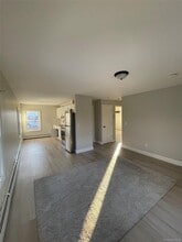 Building Photo - 14 Eastman Terrace