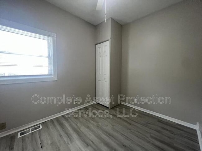 Foto del edificio - 111 Laurel St